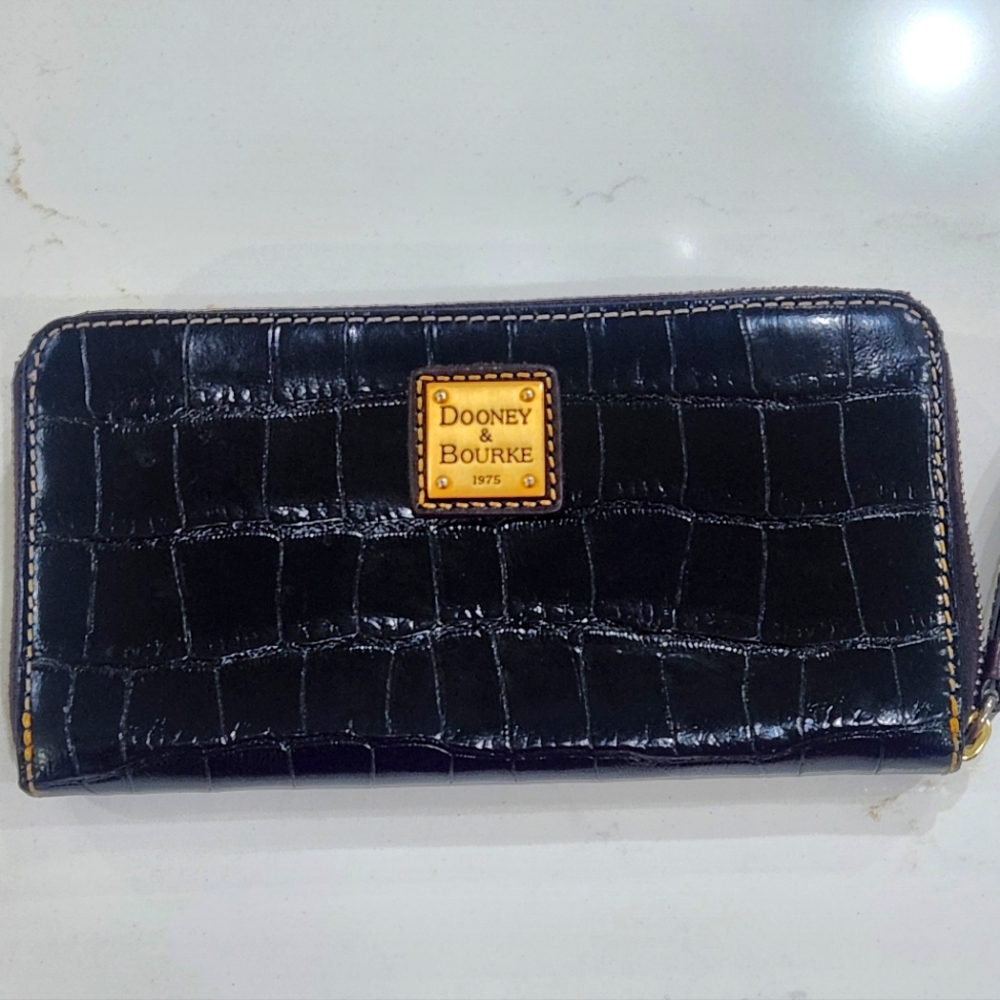 Dooney & Bourke Zip Around Large Wallet - Black